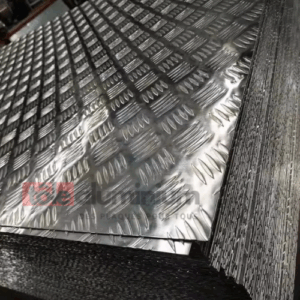 Tôle aluminium strié antidérapant - Taille & Épaisseur - 2/3.5 mm - 1250x2500